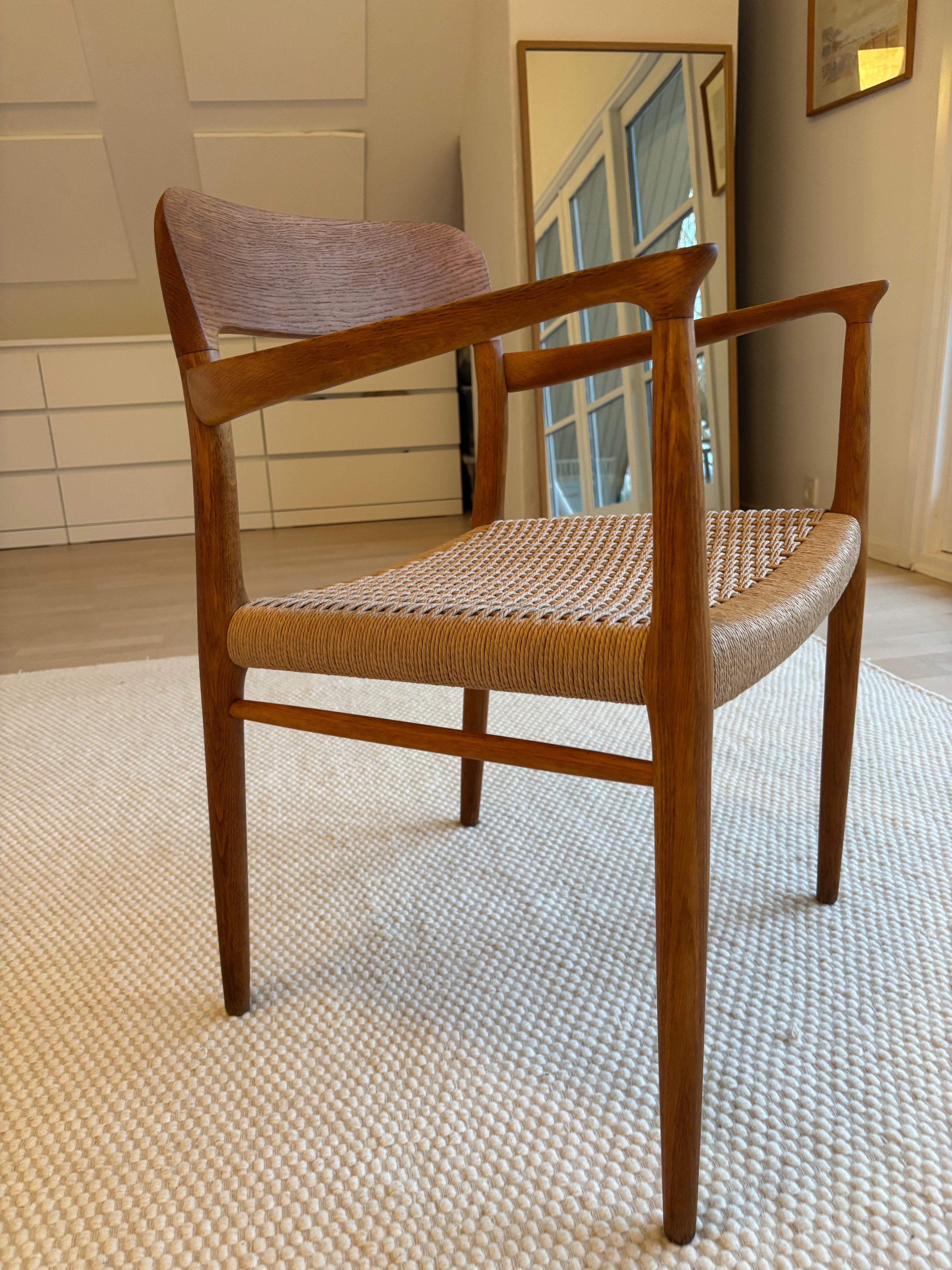 10 stk. N.O. Møller Model 56 - ny planflet & renoveret træværk (egetræ)