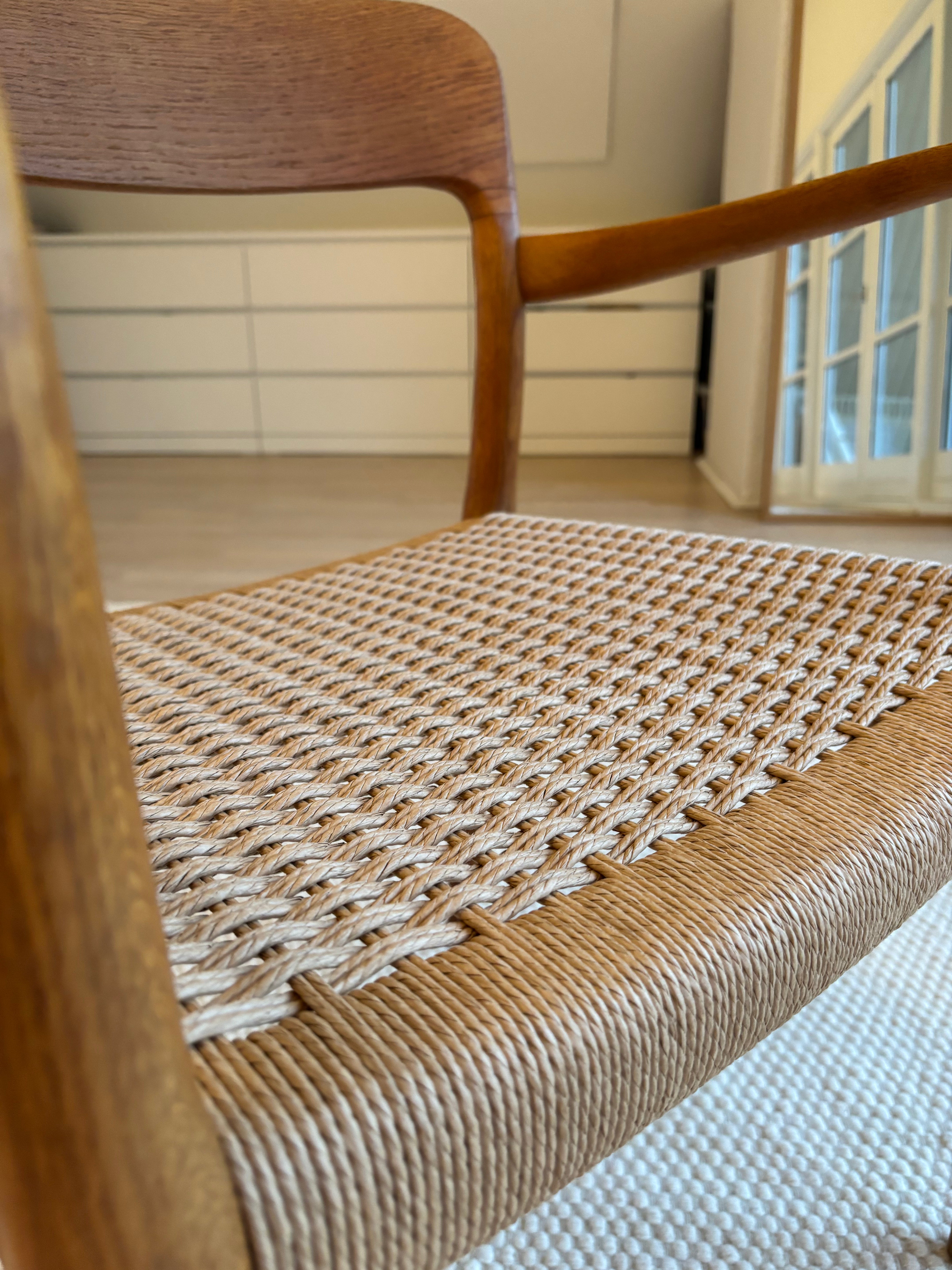 10 stk. N.O. Møller Model 56 - ny planflet & renoveret træværk (egetræ)